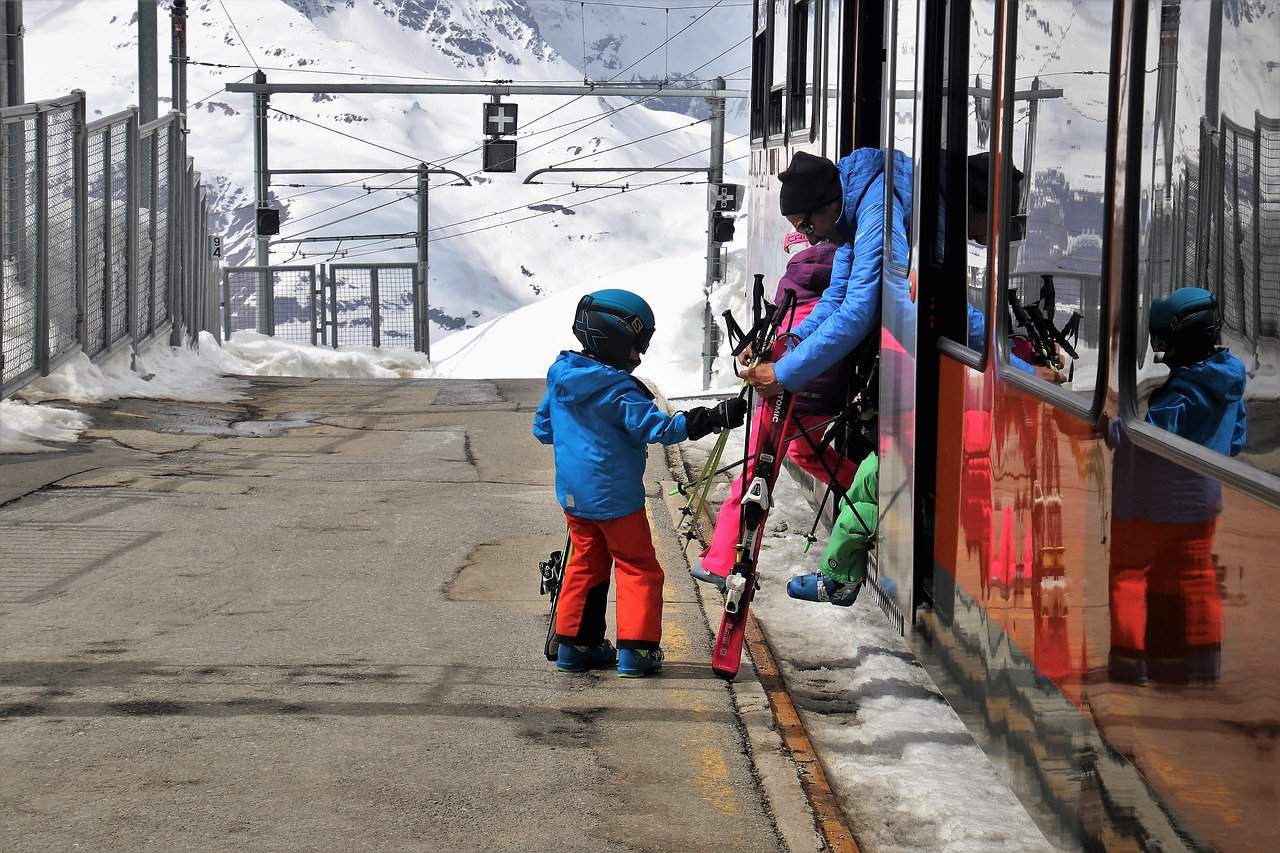 Child on skis – when to start learning to ski?