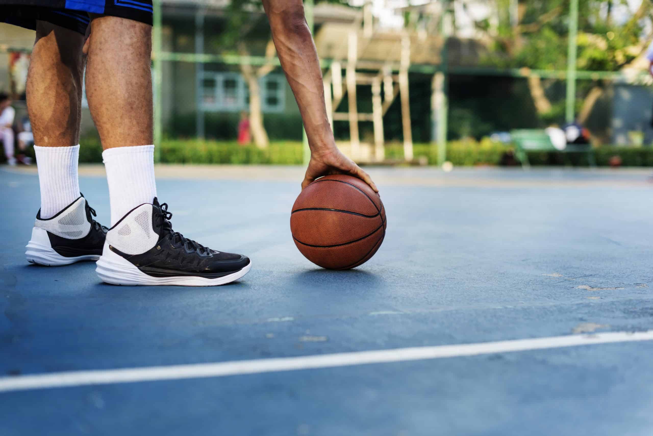 Choosing professional basketball shoes – which parameters matter most?